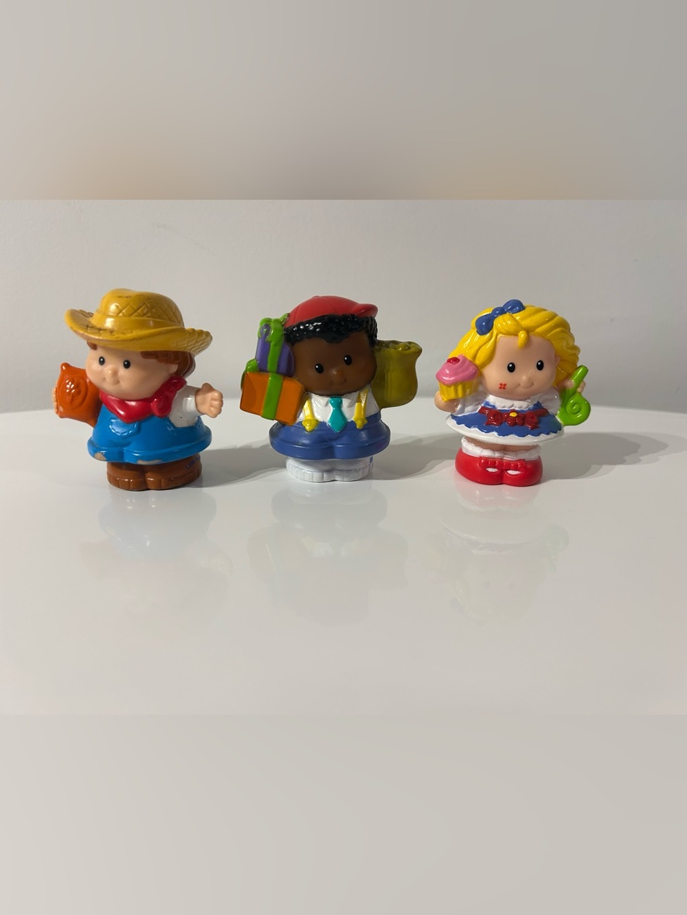 HTF Fisher Price Little People Sarah Lynn Pink Birthday Cupcake Celebration